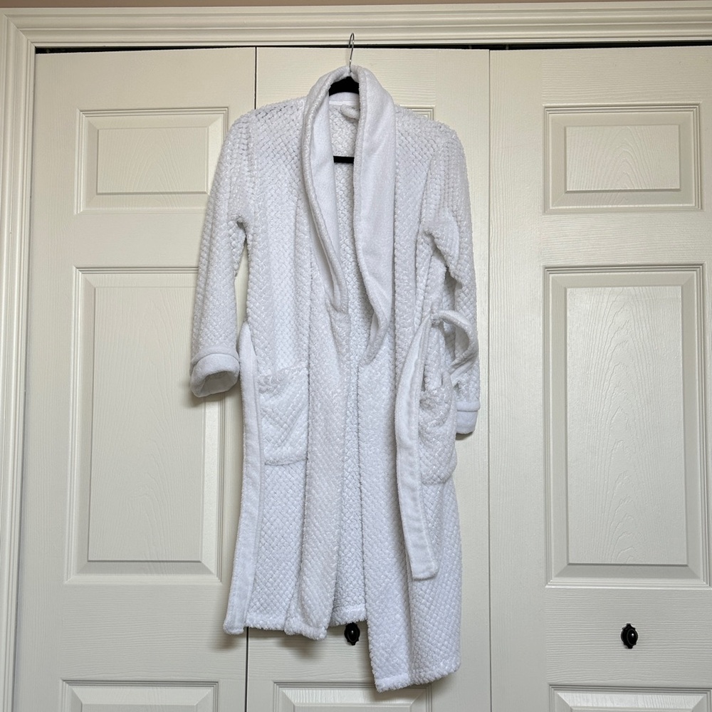 Ulta Beauty Textured White Robe